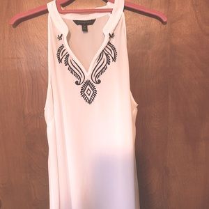 White Banana Republic sleeveless top. Medium.